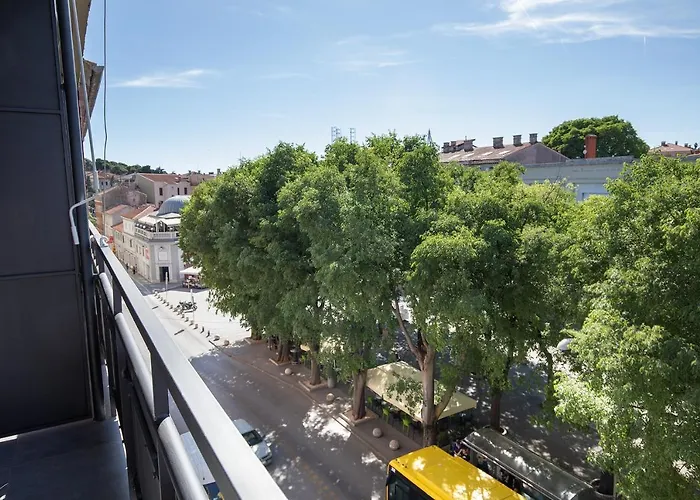 아파트 Golden Gate